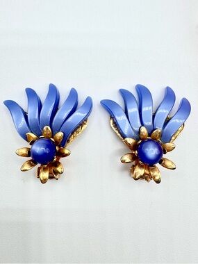 Vintage Blue Moonglow Thermoset Floral Fan Clip On Earrings Gold Tone 50s 60s